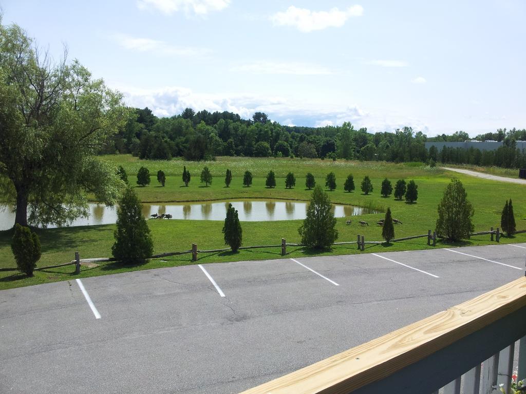 Days Inn By Wyndham Shelburne/Burlington 外观 照片