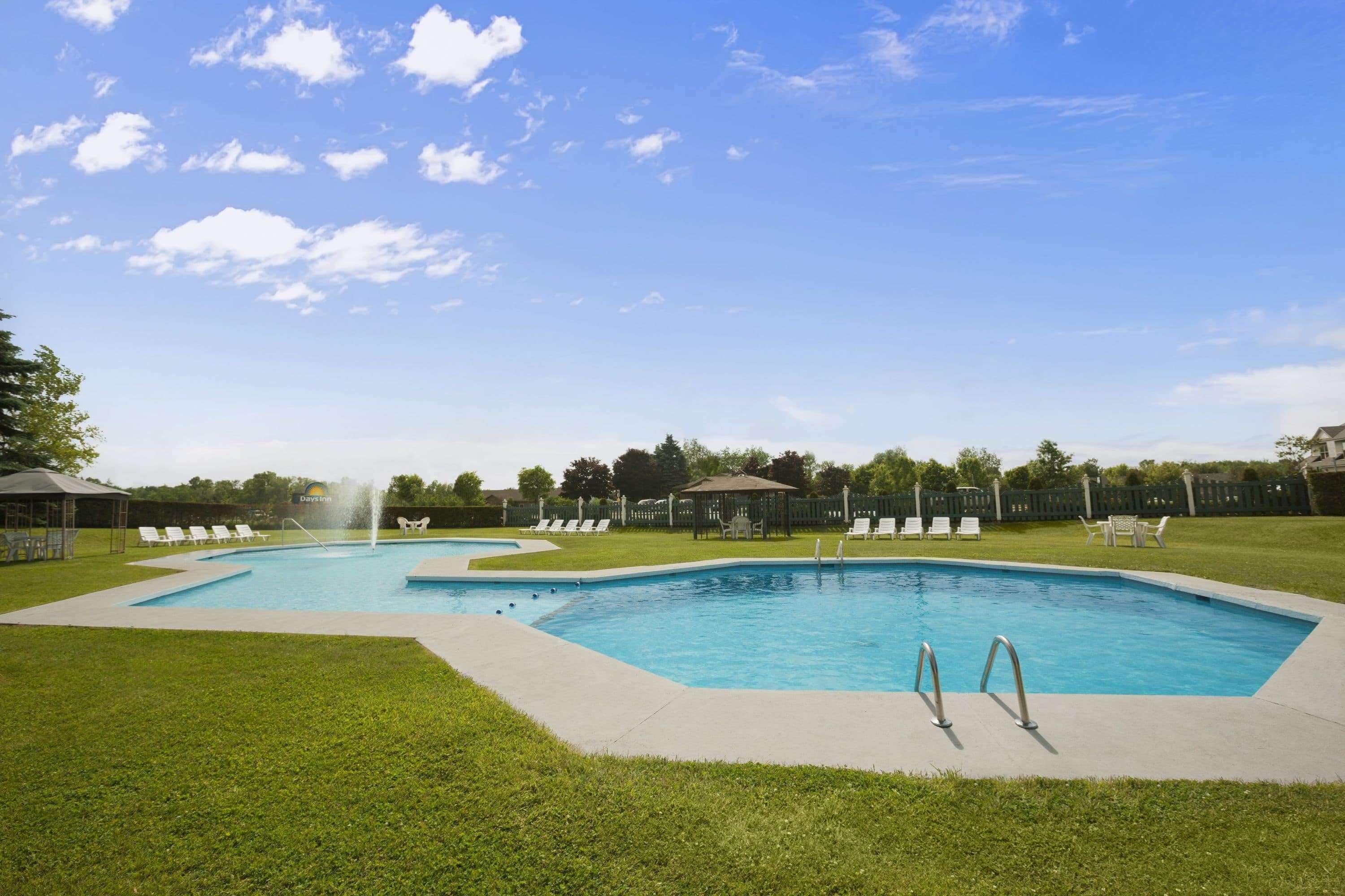 Days Inn By Wyndham Shelburne/Burlington 外观 照片
