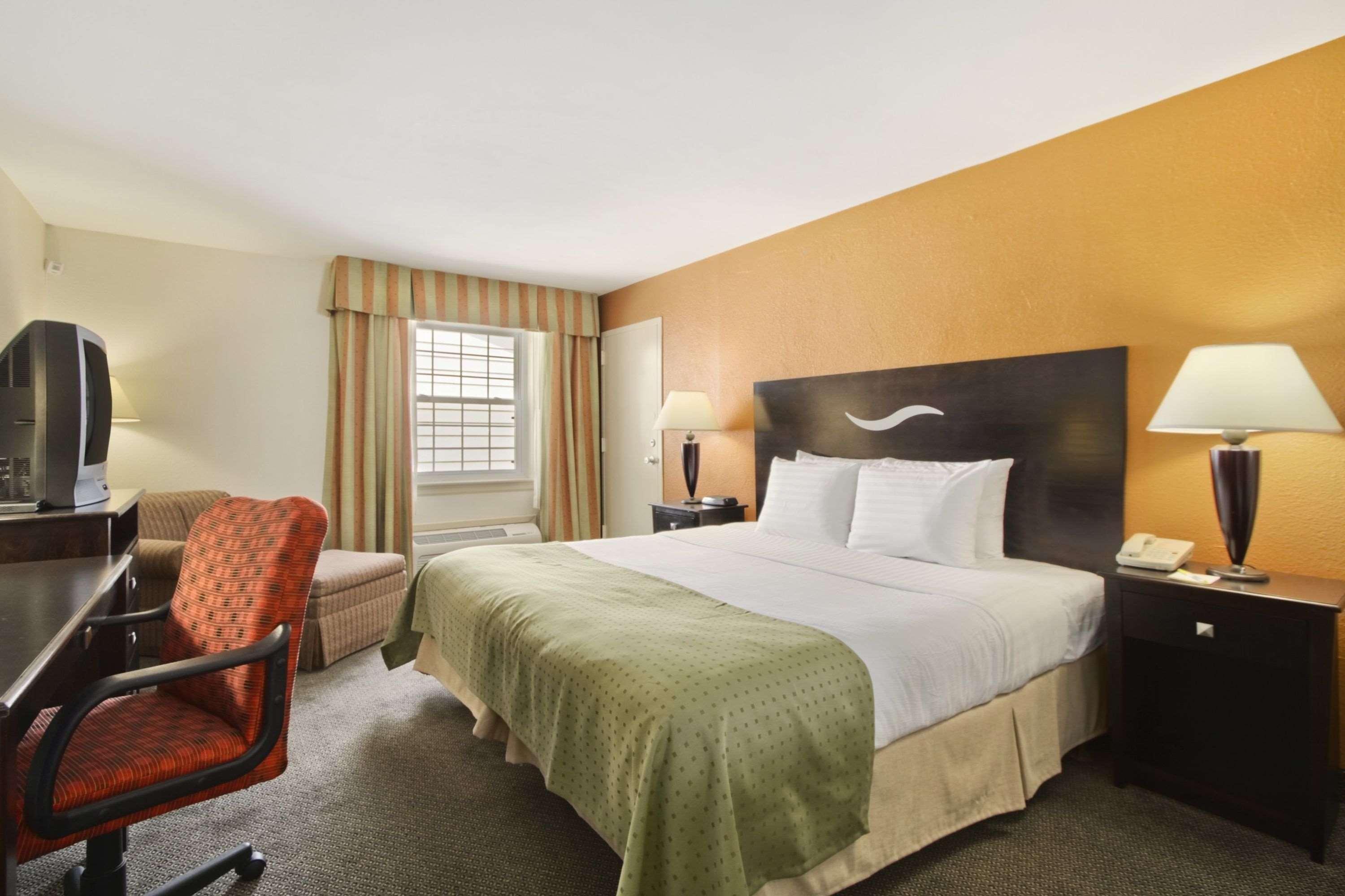 Days Inn By Wyndham Shelburne/Burlington 外观 照片